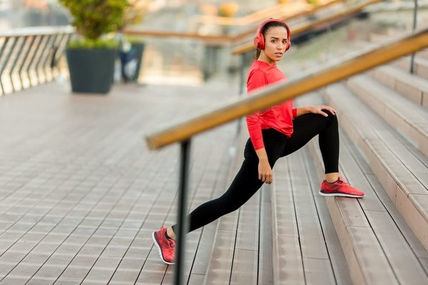 Quels exercices de concentration visuelle sont recommandés pour diminuer la fatigue oculaire due à l'utilisation de smartphones?