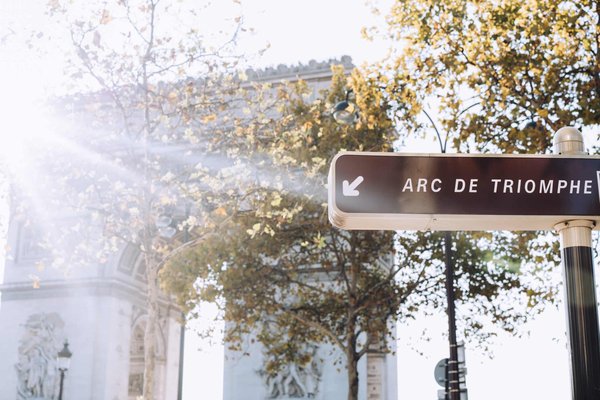 Comment l'apprentissage de la langue des signes peut-il améliorer la communication inclusive dans les écoles?